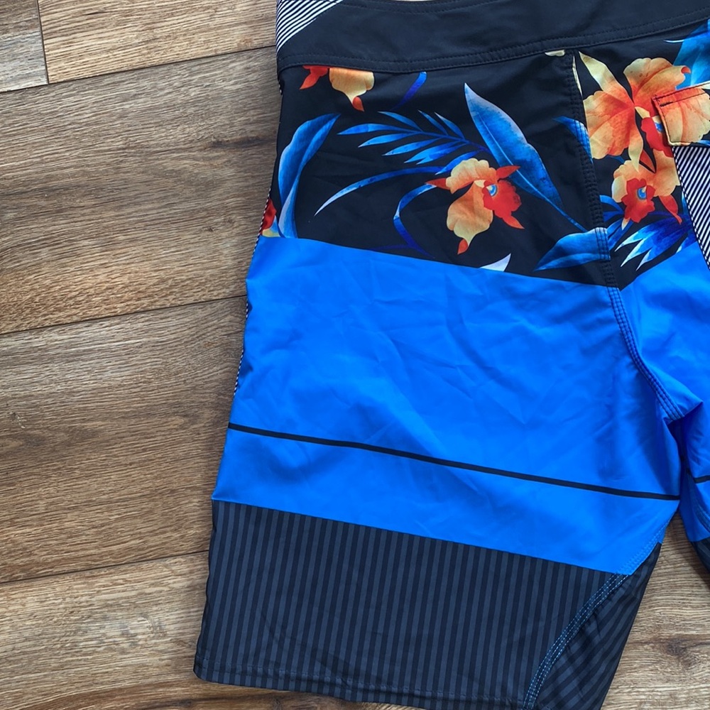 Billabong Platinum Stripe boardshorts - Picture 11 of 12